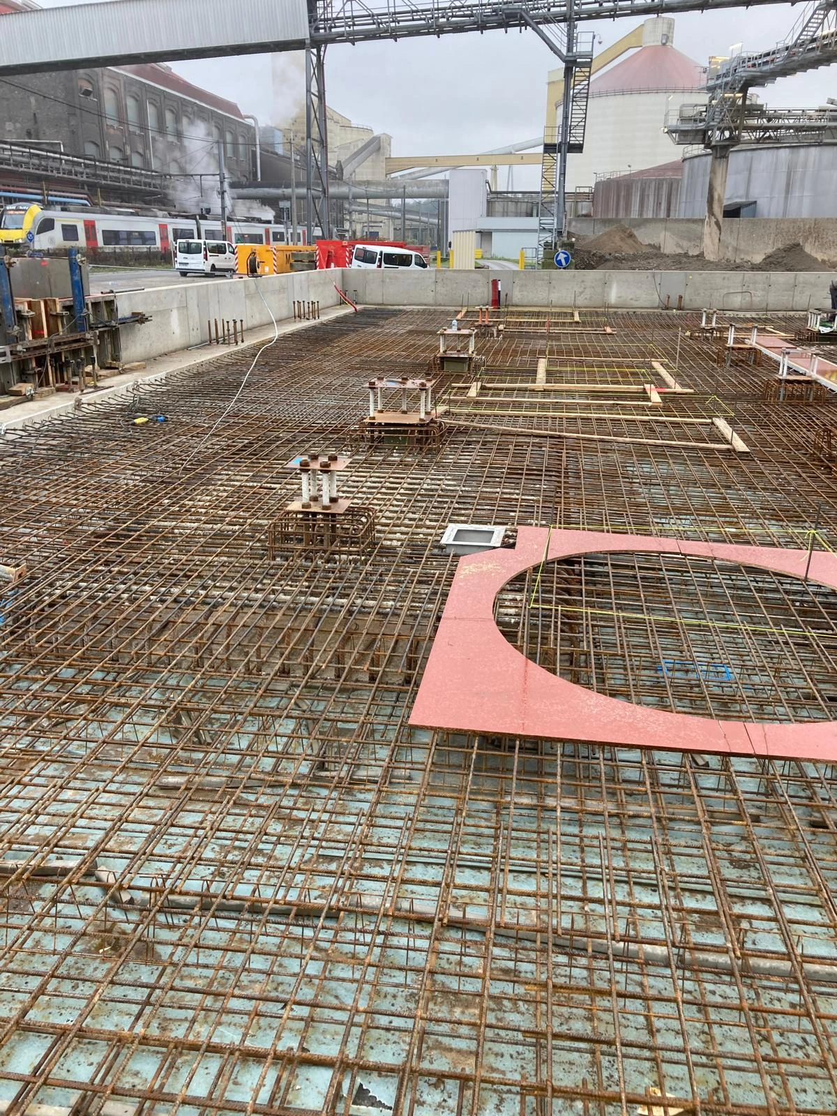 Obras industriais em unidade fabril na Bélgica